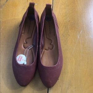 Lucky brand 8.5 M Women's Burgundy Flats NEW